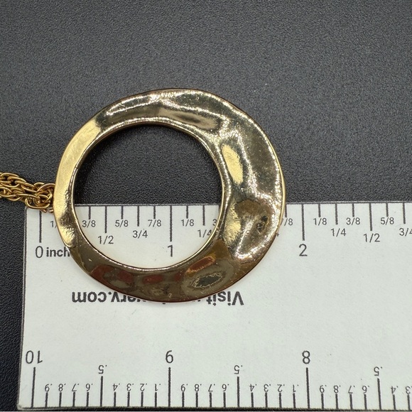 Chic Gold-Tone Textured Circle Pendant Necklace - Picture 11 of 11